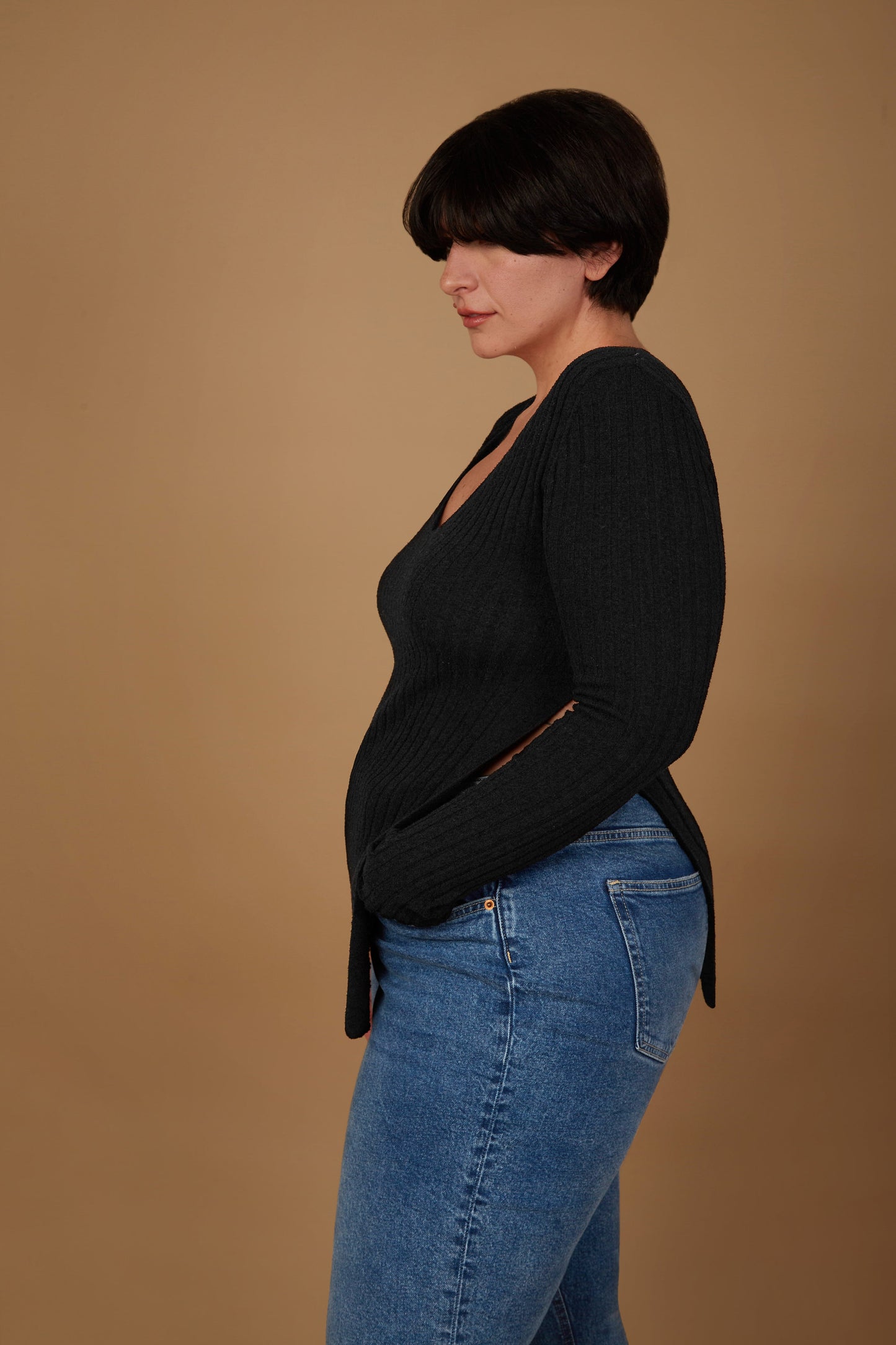 T-shirt con scollo a V e spacco laterale - Saffo